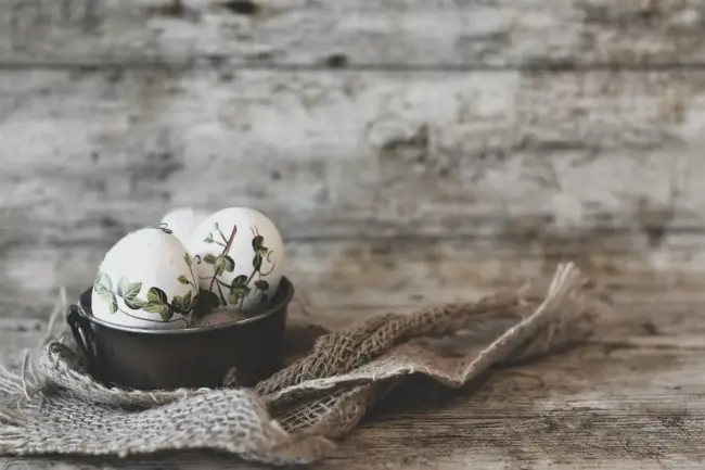 Hvordan tænder jeg min bordgrill, og hvor lang tid tager det at varme op?